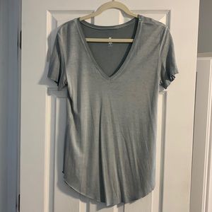 Me to We V Neck, size M